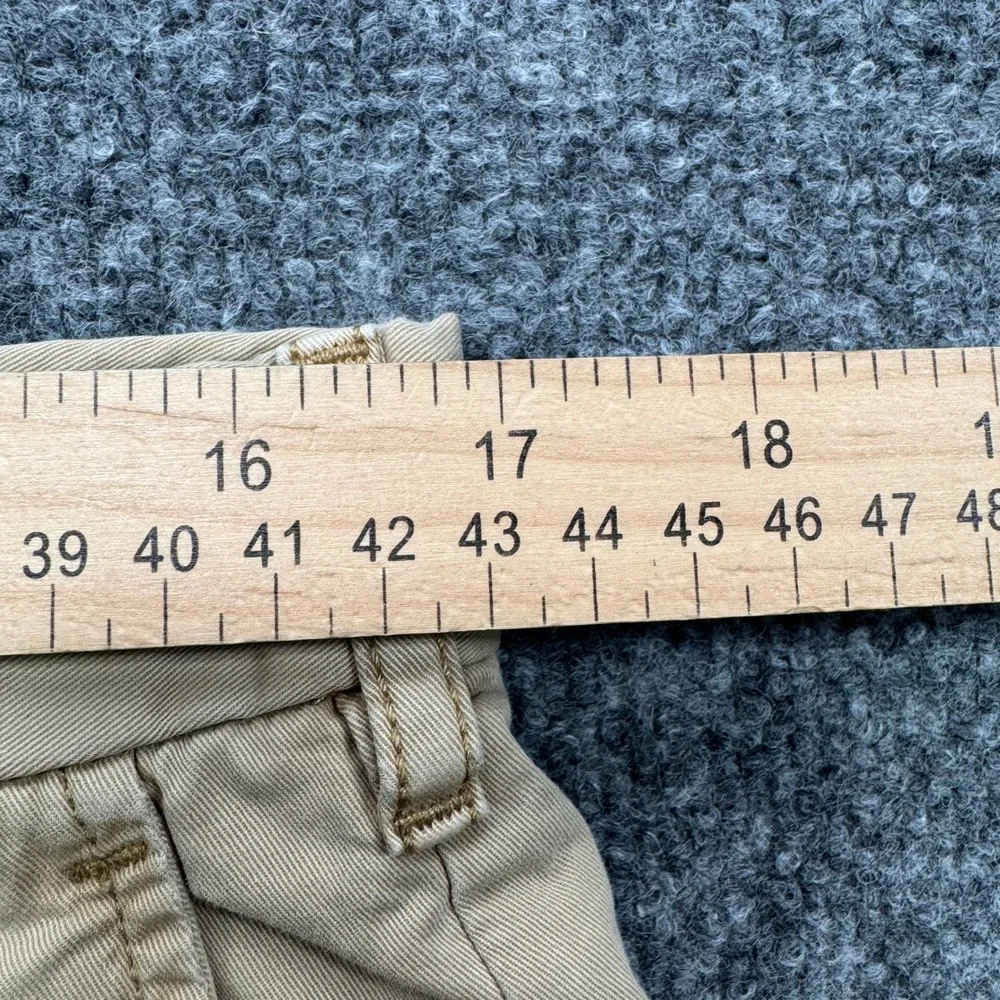 Uniqlo Chino Shorts Mens Medium Khaki 9in Inseam Cotton Casual Dress
